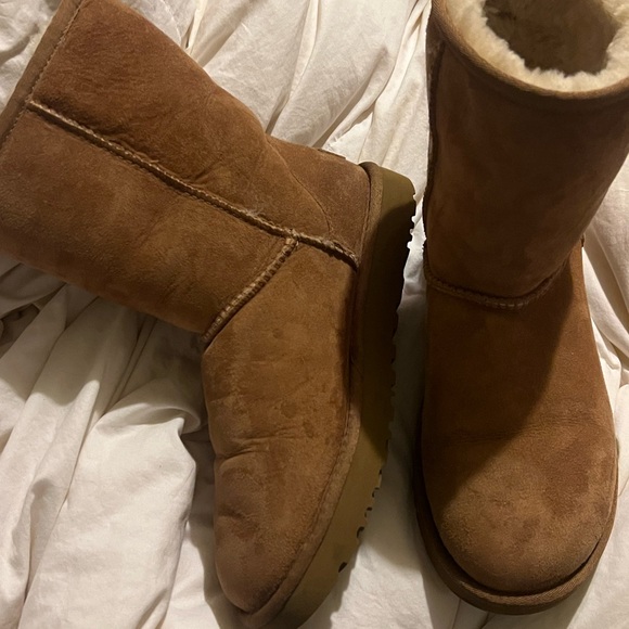 UGG Brown Classic tan Chestnut caramel Short warm comfy cabin Shearling Boots 9 - Picture 2 of 16